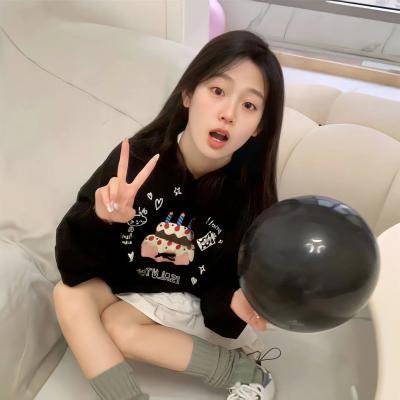她的微笑像颗糖